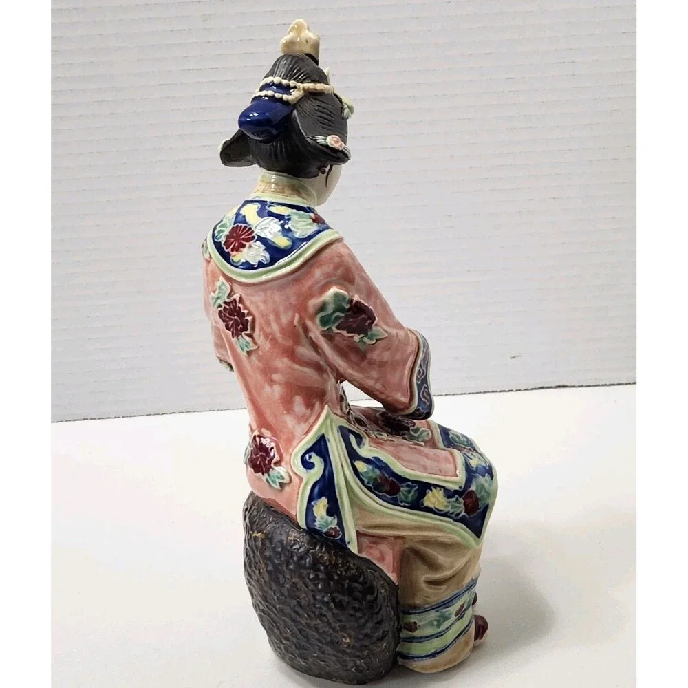 Shiwan Chinese Wucai Porcelain Seated Court Lady Figurine Moving Bracelet #75